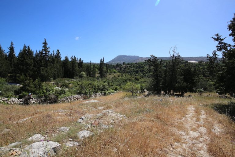 LARGE PLOT WITH MOUNTAIN VIEWS IN THE VILLAGE