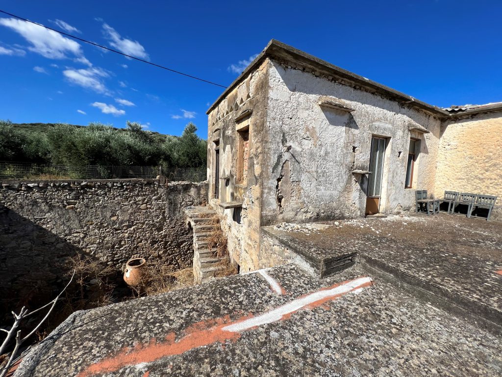 UN MANOIR VÉNITIEN HISTORIQUE À RÉNOVER À KISSAMOS