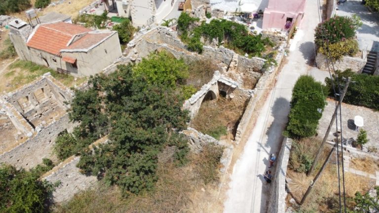 TERRAIN AVEC IMMEUBLE ANCIEN AU CENTRE DE GAVALOHORI