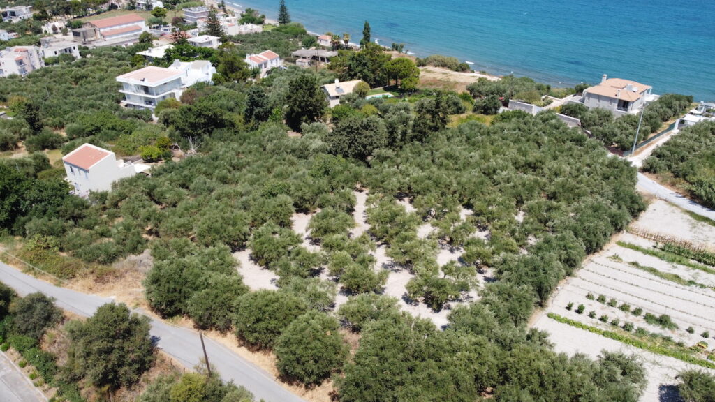 ΕΠΑΓΓΕΛΜΑΤΙΚΟ ΟΙΚΟΠΕΔΟ ΜΕ ΘΕΑ ΘΑΛΑΣΣΑ ΠΩΛΕΙΤΑΙ ΣΤΙΣ ΚΑΛΥΒΕΣ