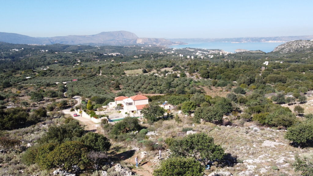 ΩΡΑΙΟ ΟΙΚΟΠΕΔΟ ΜΕ ΘΕΑ ΘΑΛΑΣΣΑ ΚΟΝΤΑ ΤΑ ΚΑΜΠΙΑ