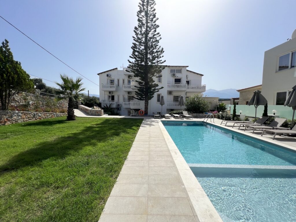 APARTMENTS ON THE SEAFRONT IN ALMIRIDA