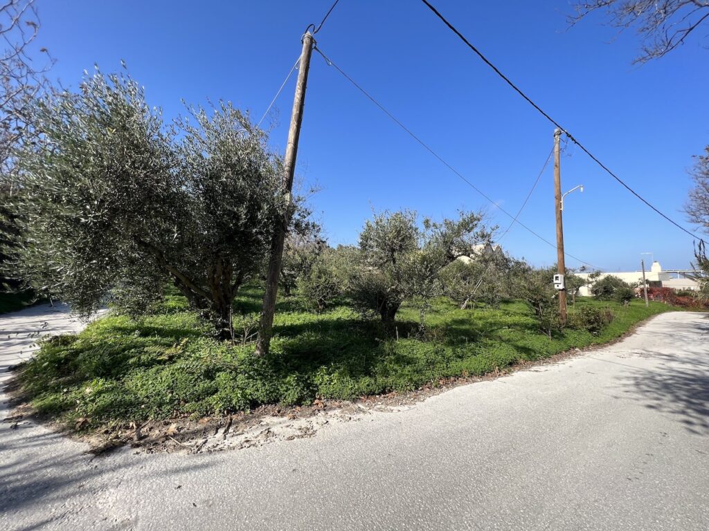 SMALL LAND PLOT CLOSE TO THE BEACH