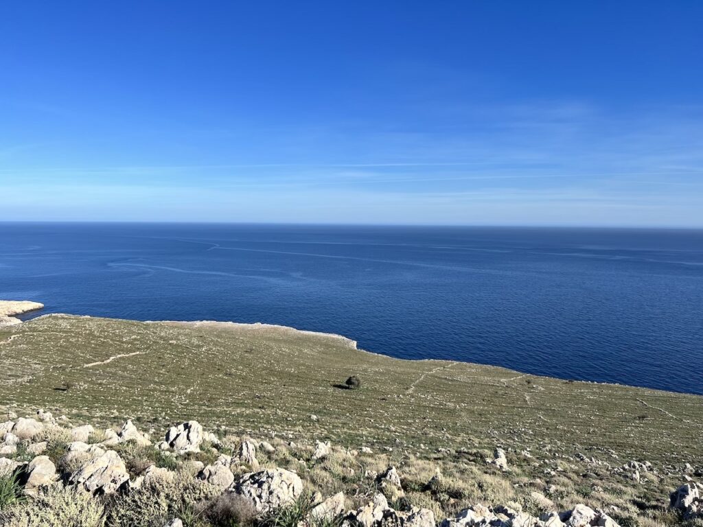 A vendre un grand terrain avec vue dégagée sur la mer à Kokkino Chorio.