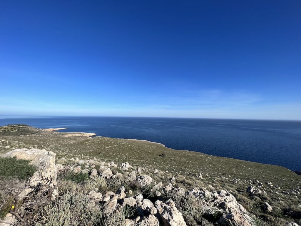 A vendre un grand terrain avec vue dégagée sur la mer à Kokkino Chorio.