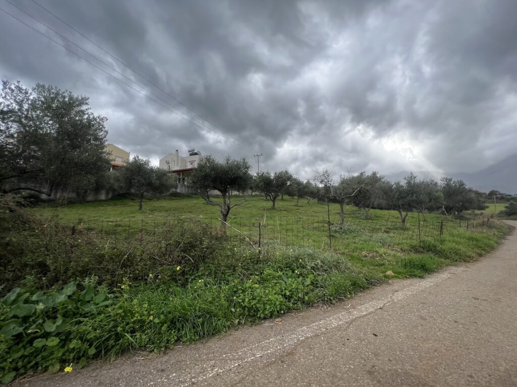 ΠΩΛΟΥΝΤΑΙ 9 ΟΙΚΟΠΕΔΑ