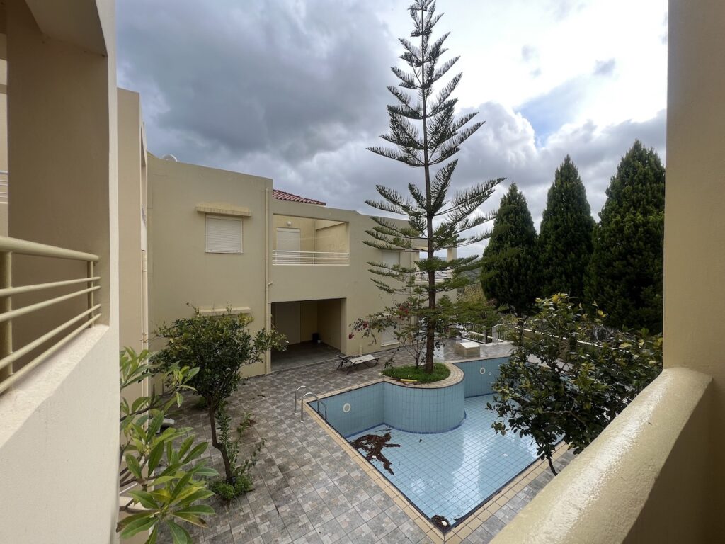 TWO FLOOR MAISSONETE WITH SWIMMING POOL