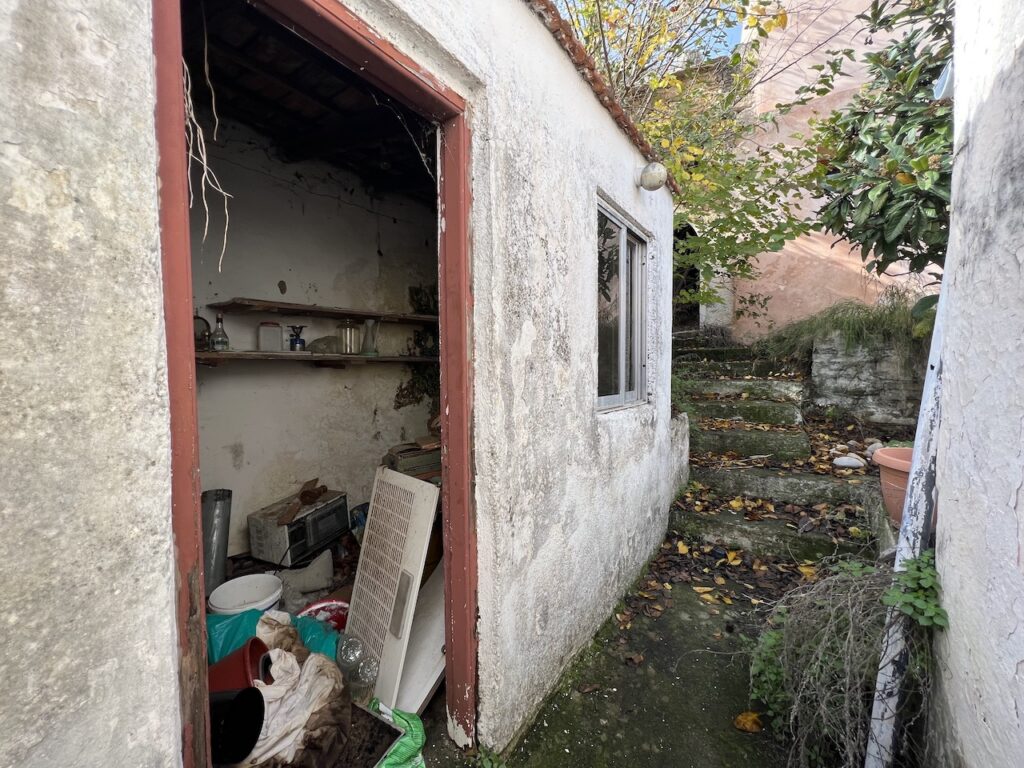 OLD HOUSE FOR RESTORATION IN GAVALOHORI