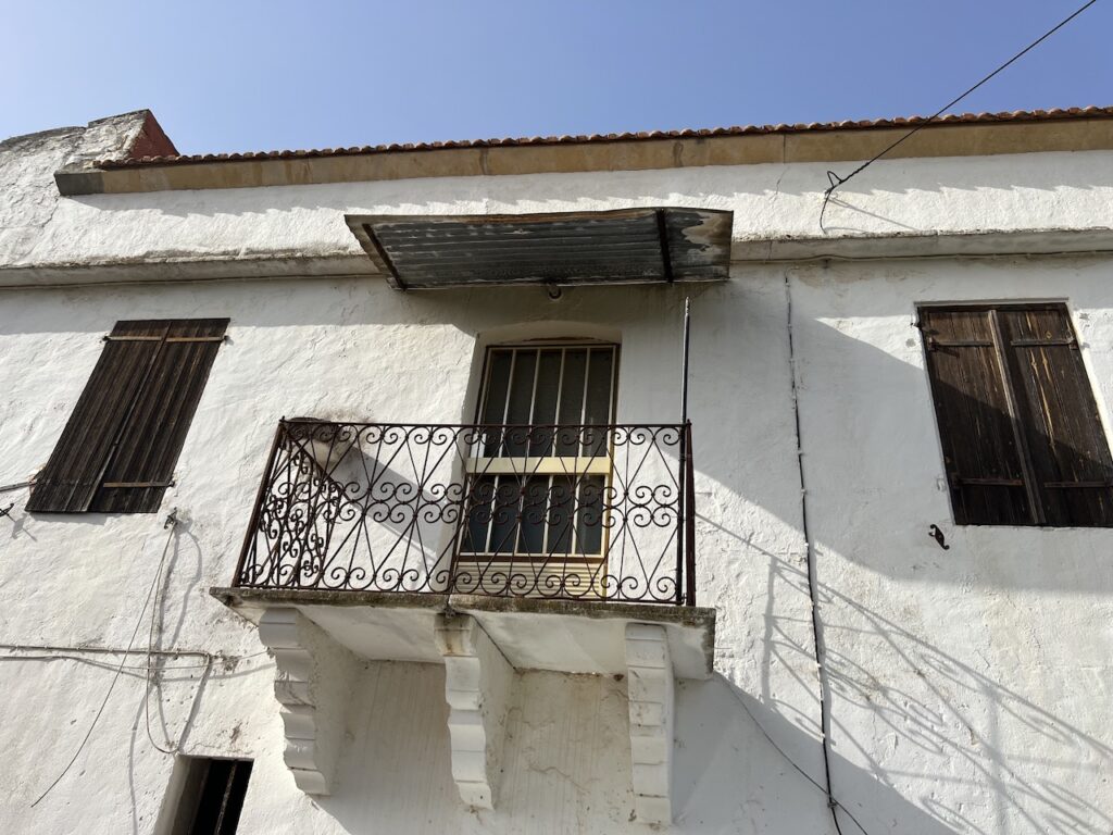 OLD HOUSE FOR RESTORATION IN GAVALOHORI