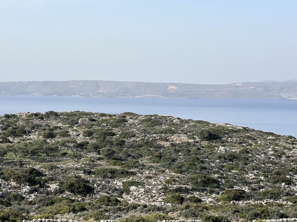 ΜΕΓΑΛΟ ΟΙΚΟΠΕΔΟ ΜΕ ΚΑΤΑΠΛΗΚΤΙΚΗ ΘΕΑ ΘΑΛΑΣΣΑ ΣΤΟ ΚΟΚΚΙΝΟ ΧΩΡΙΟ