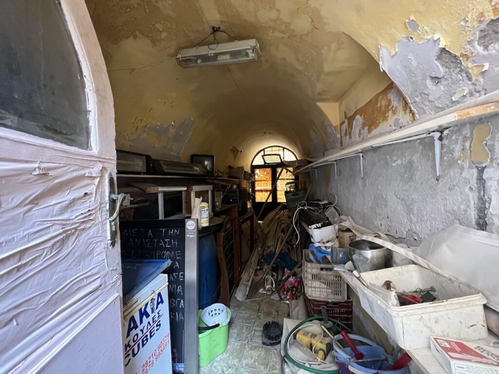 OLD APARTMENT FOR RESTORATION IN THE OLD TOWN CHANIA