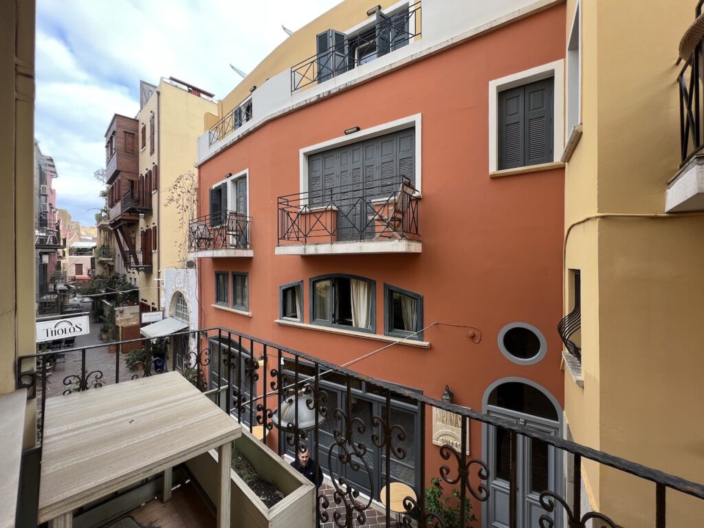 OLD APARTMENT FOR RESTORATION IN THE OLD TOWN CHANIA