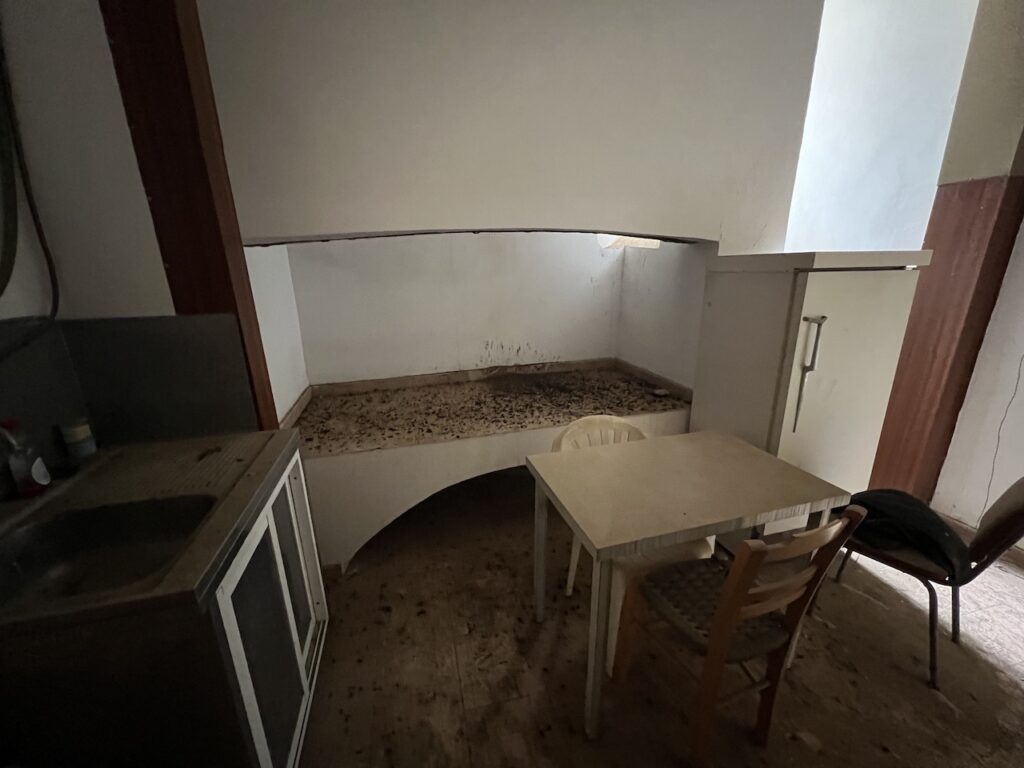 OLD APARTMENT FOR RESTORATION IN THE OLD TOWN CHANIA