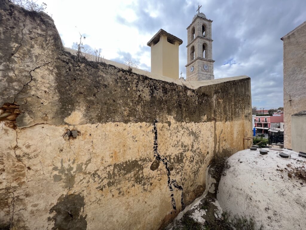 APPARTEMENTS ANCIENNES À RESTAURER DANS LA VIEILLE VILLE DE CHANIA