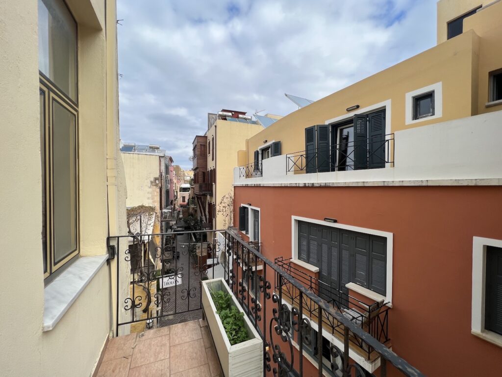 APPARTEMENTS ANCIENNES À RESTAURER DANS LA VIEILLE VILLE DE CHANIA