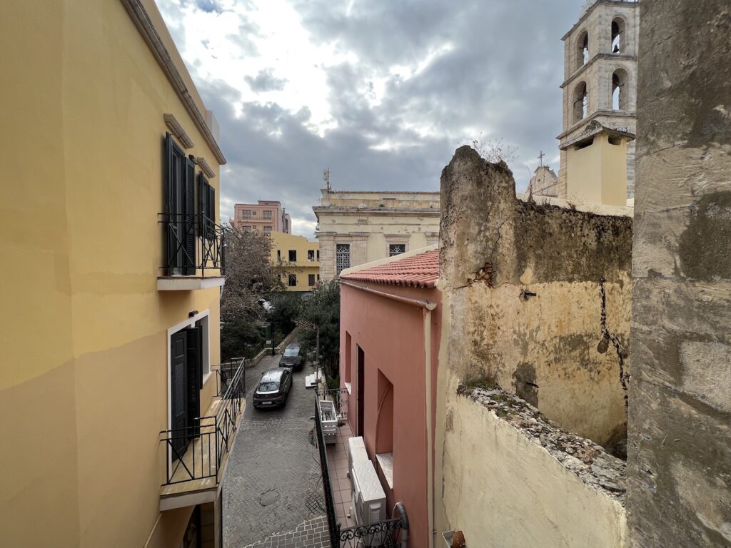 OLD APARTMENT FOR RESTORATION IN THE OLD TOWN CHANIA