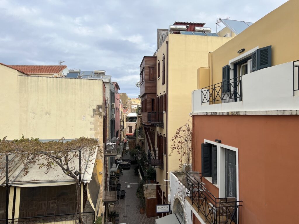 APPARTEMENTS ANCIENNES À RESTAURER DANS LA VIEILLE VILLE DE CHANIA