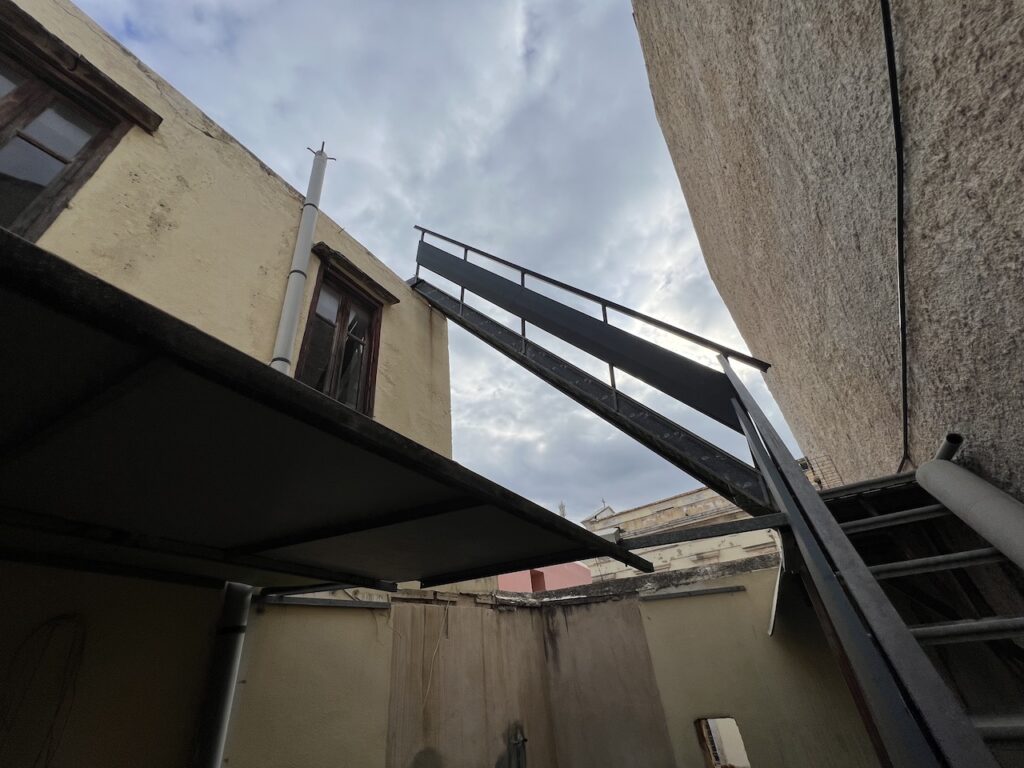 OLD APARTMENT FOR RESTORATION IN THE OLD TOWN CHANIA