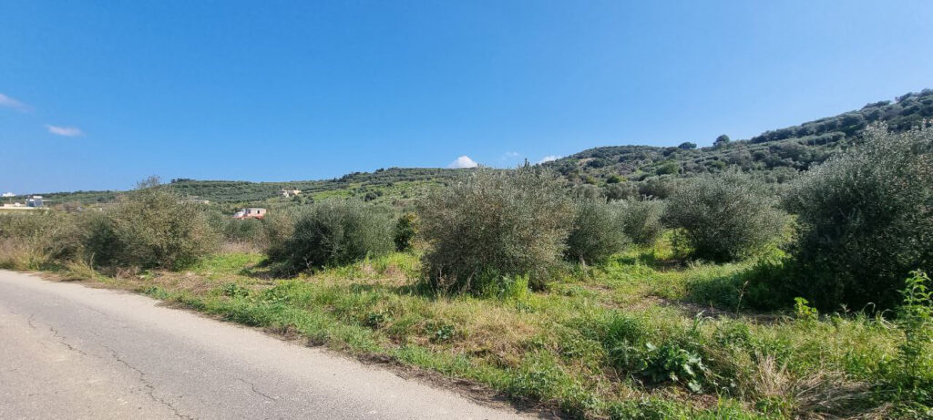 LAND PLOT WITH MOUNTAIN VIEW IN KALYVES