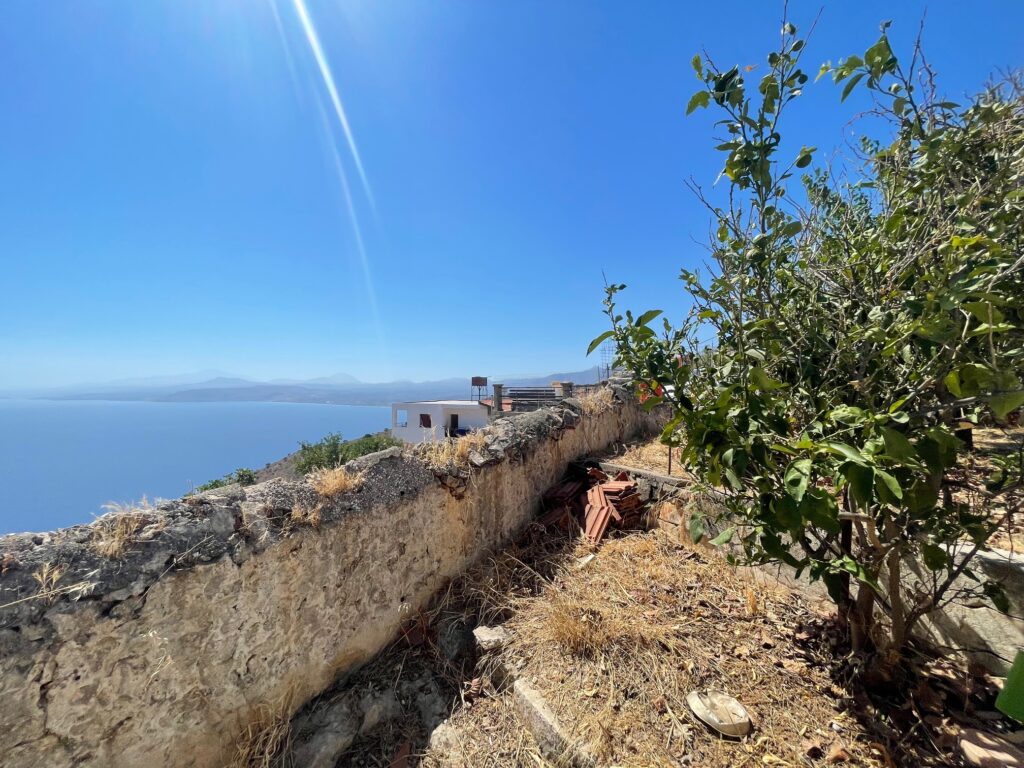 HOUSE WITH OWERLOOKING SEA VIEW IN LIKOTINAREA