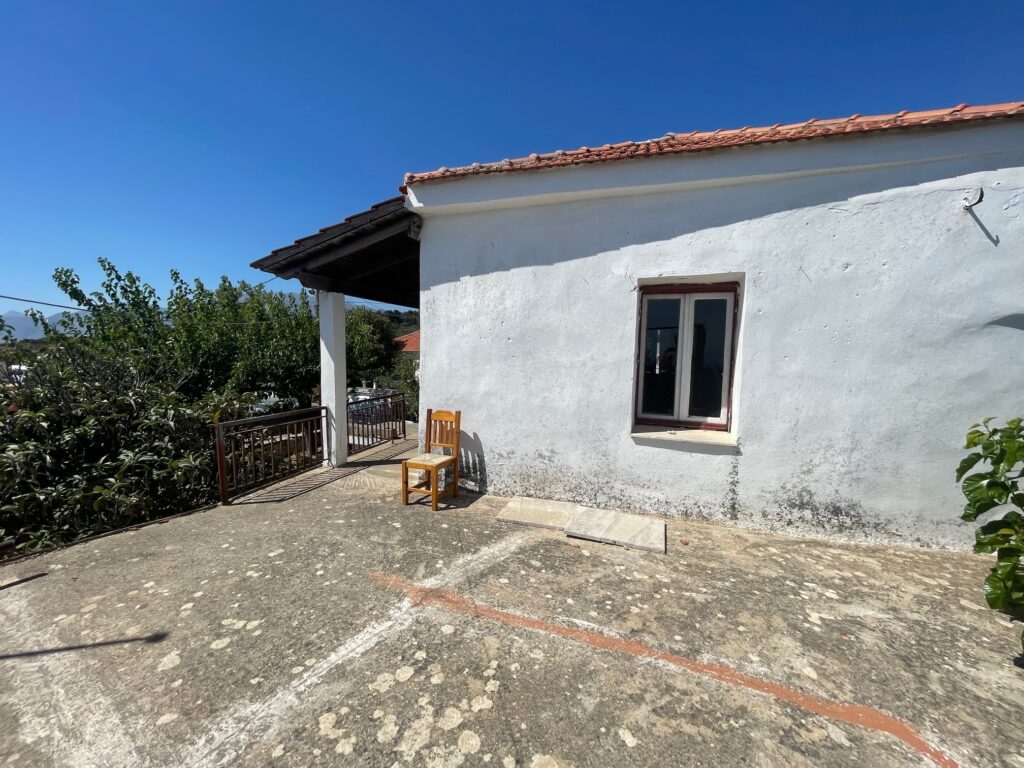 HOUSE WITH OWERLOOKING SEA VIEW IN LIKOTINAREA