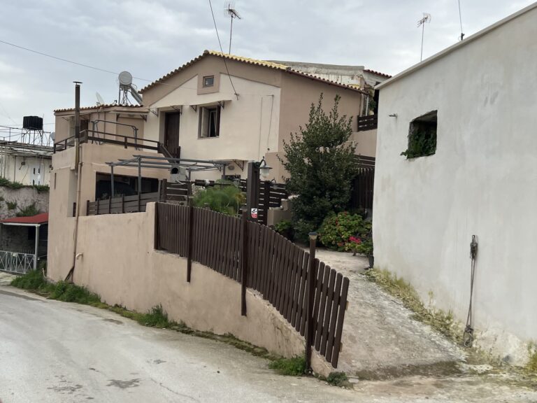 RENOVATED HOUSE IN PSATHOGIANNOS