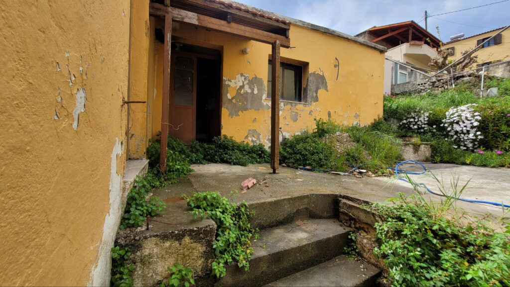 LARGE OLD HOUSE FOR RESTORATION IN KOURNAS