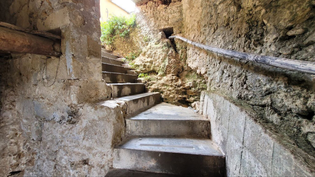 LARGE OLD HOUSE FOR RESTORATION IN KOURNAS