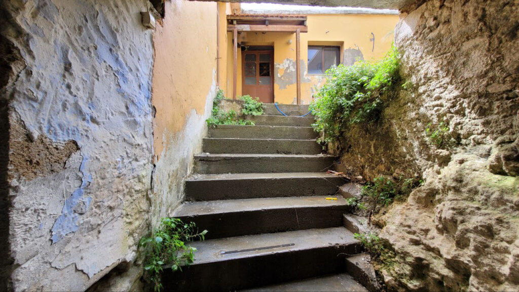 LARGE OLD HOUSE FOR RESTORATION IN KOURNAS