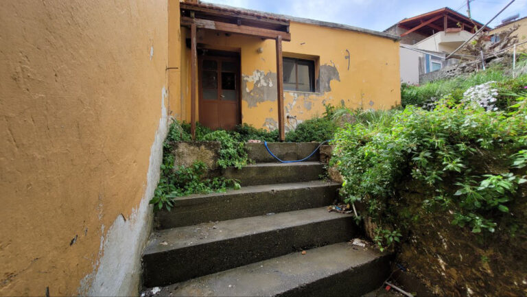 LARGE OLD HOUSE FOR RESTORATION IN KOURNAS