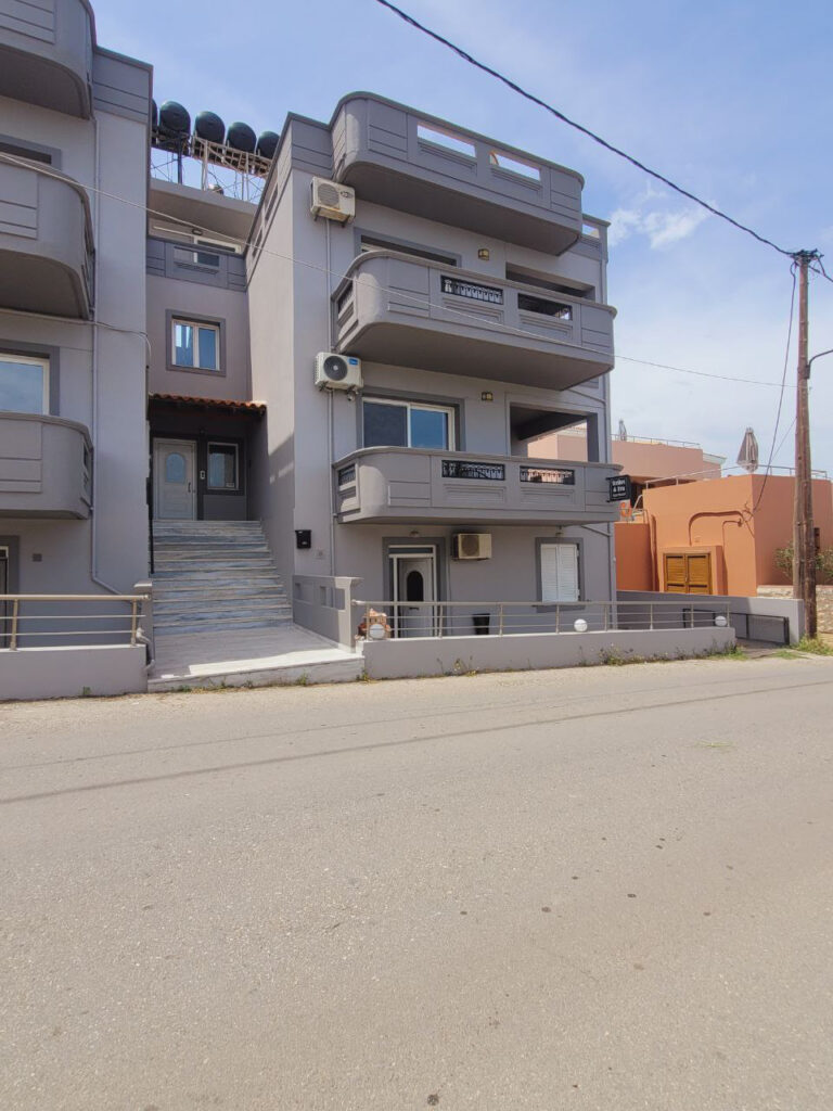 BUILDING WITH 3 APARTMENTS IN PLAKA