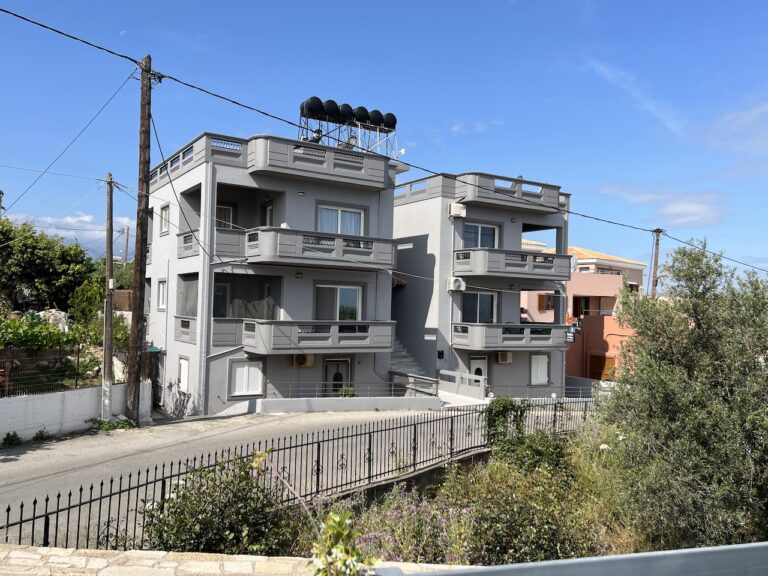 BUILDING WITH 3 APARTMENTS IN PLAKA