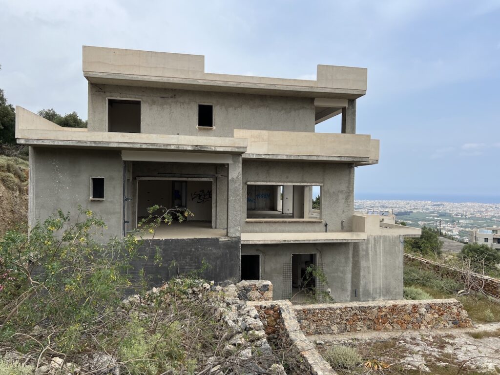 BIG UNFINISHED VILLA IN CHANIA