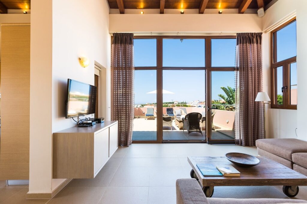 IN PLAKA: LUXURY COMPLEX OF VILLAS