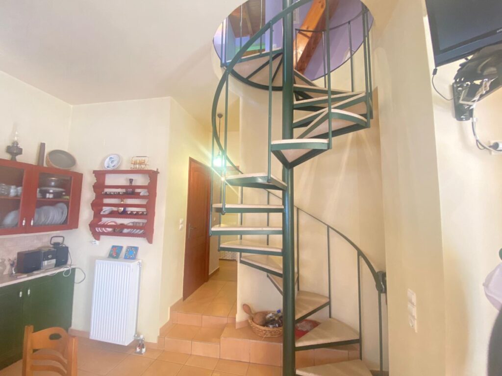 HOUSE WITH TWO FLOOR LOFT IN ARMENOI