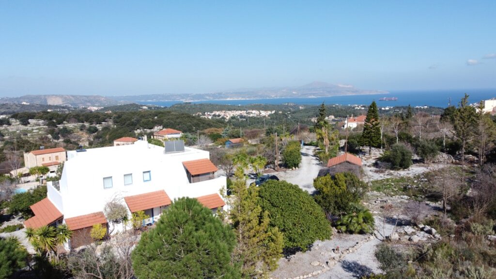 STUNNING VILLA WITH SEA AND MOUNTAIN VIEWS FOR SALE IN VAMOS