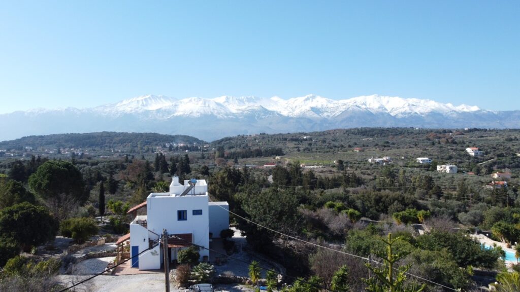 STUNNING VILLA WITH SEA AND MOUNTAIN VIEWS FOR SALE IN VAMOS