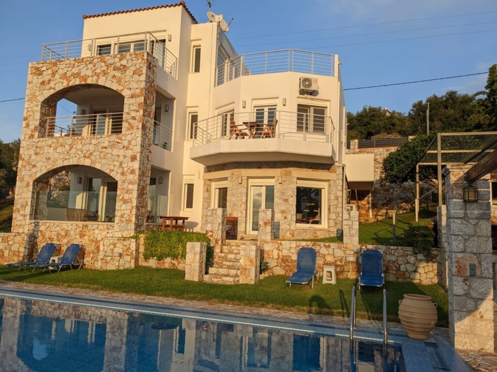 4 BED LUXURY VILLA WITH INCREDIBLE SEA VIEWS IN PLAKA