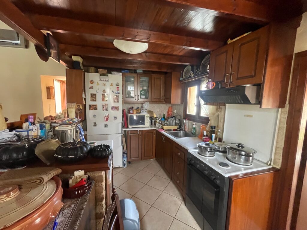 INCREDIBLE OPPORTUNITY IN STALOS WITH 3 APARTMENTS