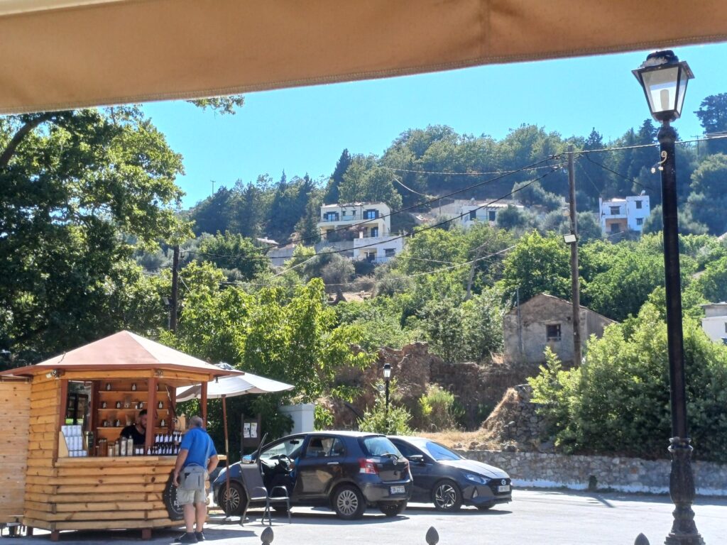 BELLE VILLA À THERISSO AVEC VUE MONTAGNE