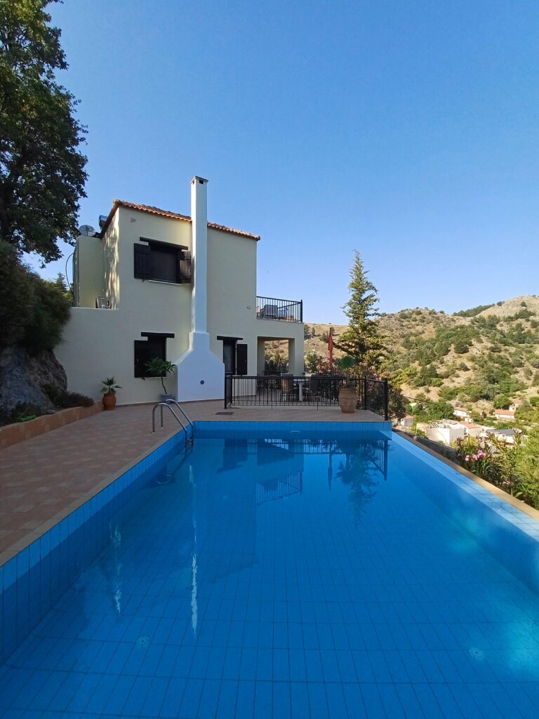 BEAUTIFUL VILLA IN THERISSO WITH MOUNTAIN VIEW