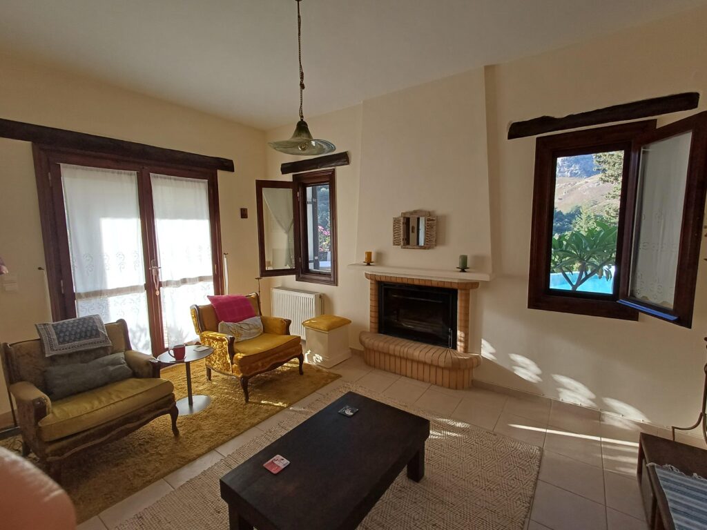 BEAUTIFUL VILLA IN THERISSO WITH MOUNTAIN VIEW