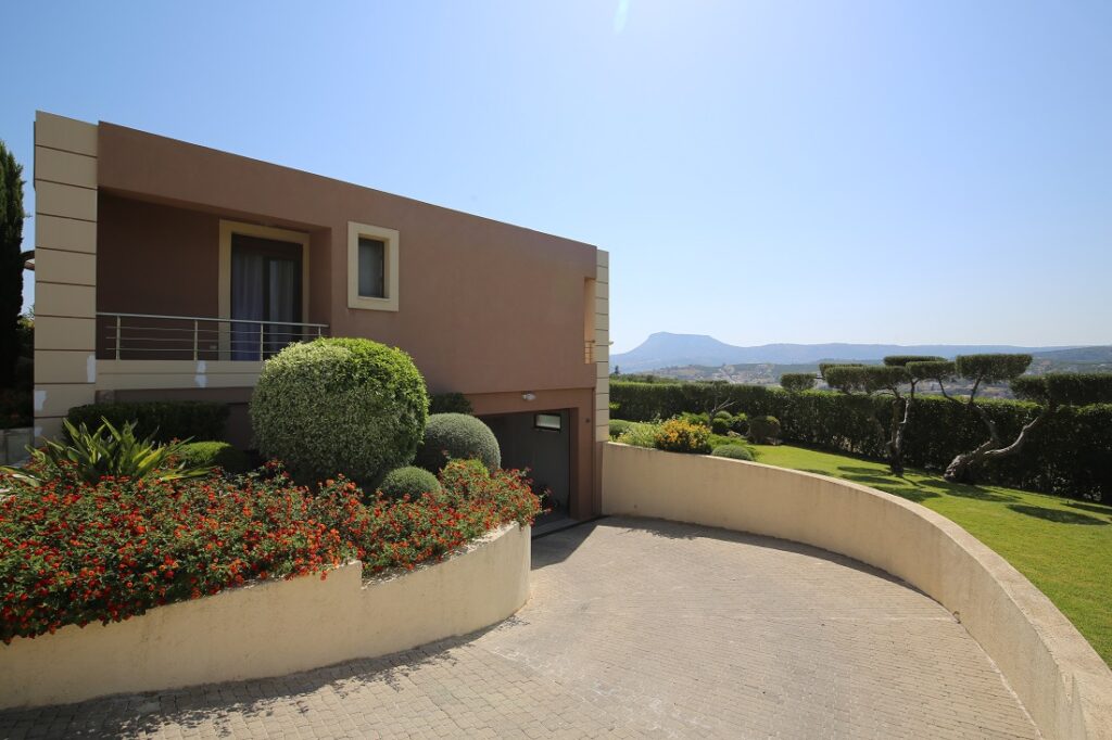 À louer : élégante villa avec vue panoramique sur la mer à Kalyves