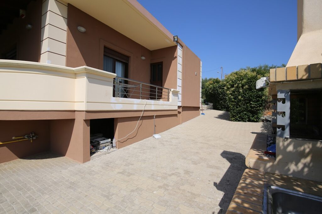 À louer : élégante villa avec vue panoramique sur la mer à Kalyves