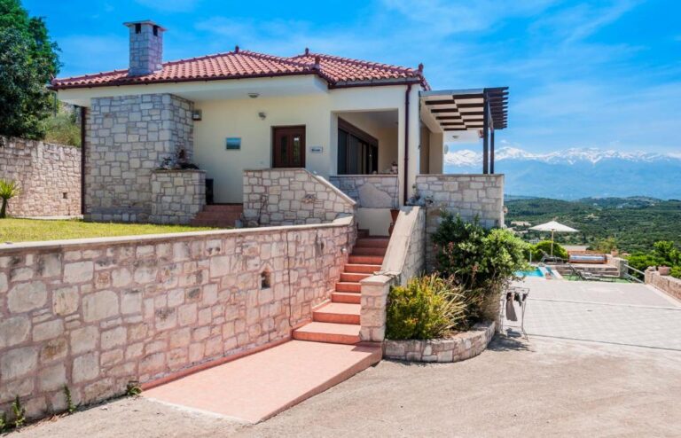 STONED VILLA WITH SEA VIEW FOR RENT