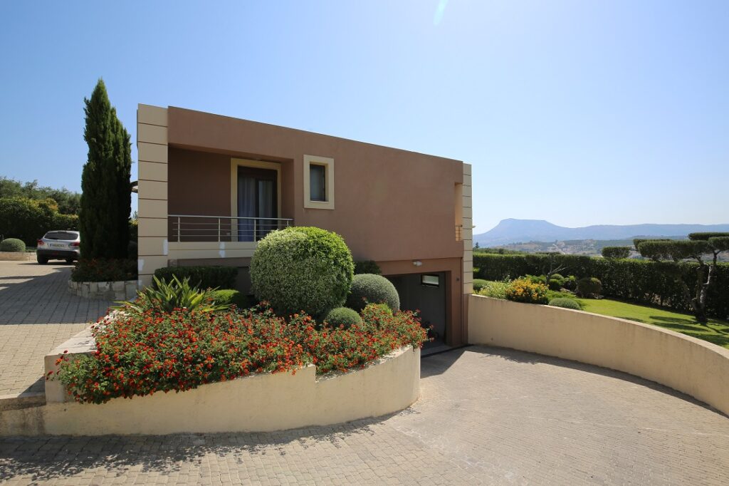 À louer : élégante villa avec vue panoramique sur la mer à Kalyves