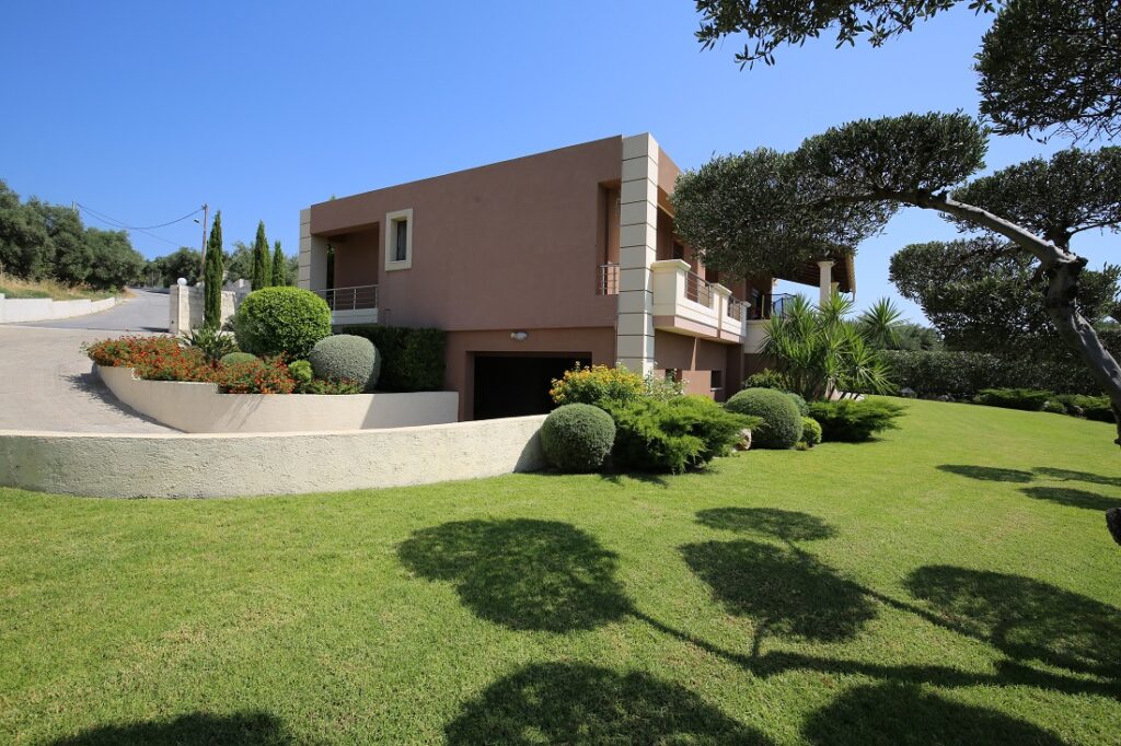 À louer : élégante villa avec vue panoramique sur la mer à Kalyves