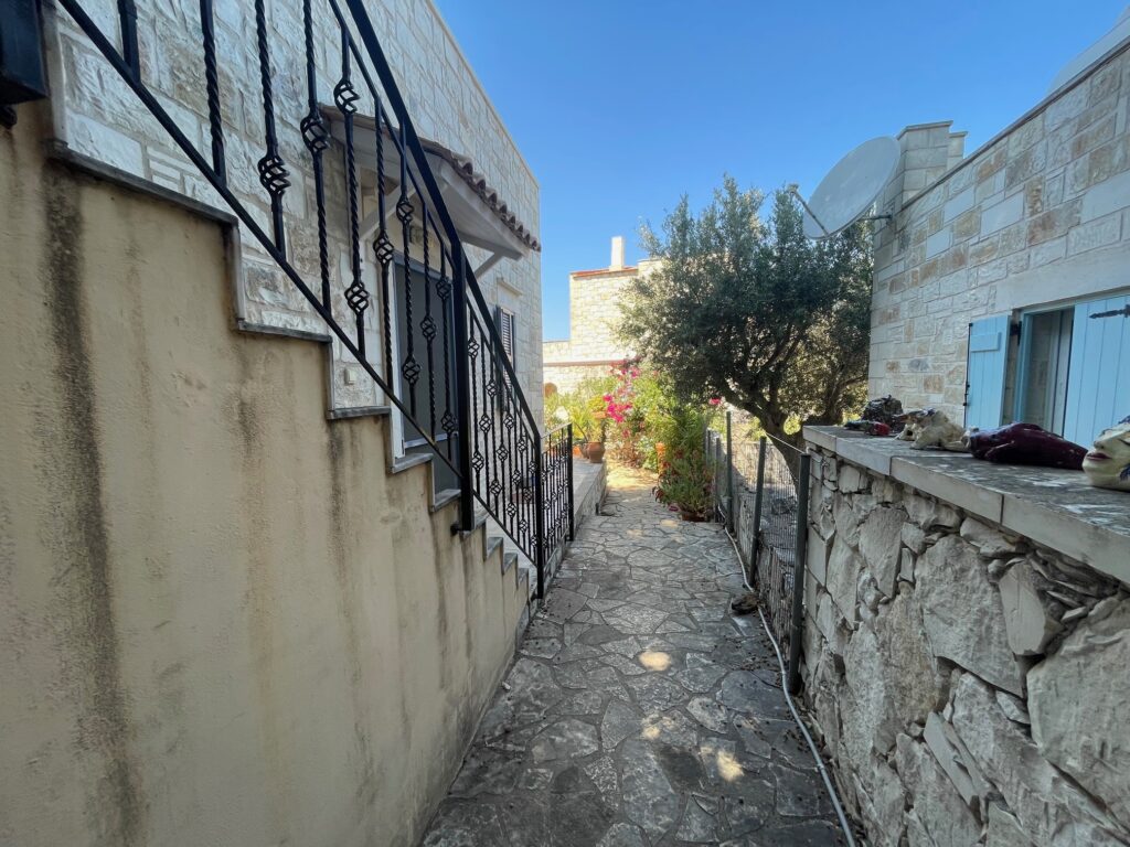 DEUX BELLES MAISONS À VENDRE À DRAPANOS