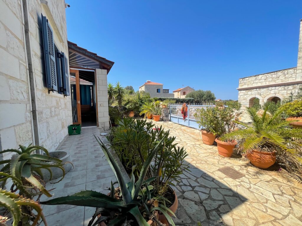 DEUX BELLES MAISONS À VENDRE À DRAPANOS