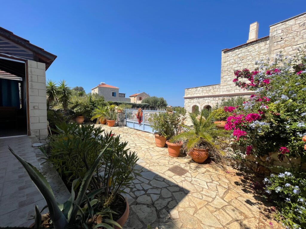 TWO BEAUTIFUL HOUSES FOR SALE IN DRAPANOS